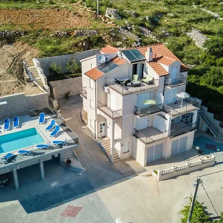 Apartment Pusic