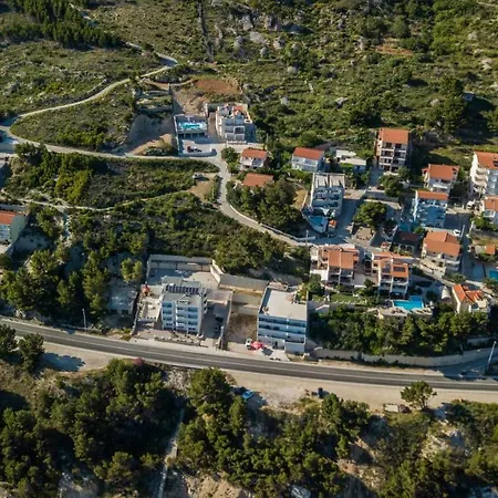 Pusic Omis