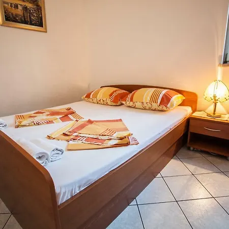 Pusic Lägenhet Omiš