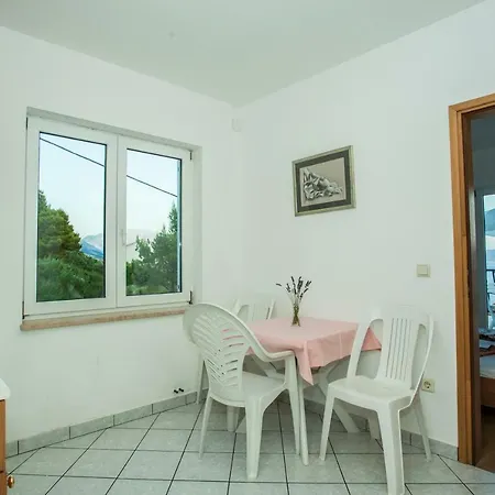 Pusic Lägenhet Omiš